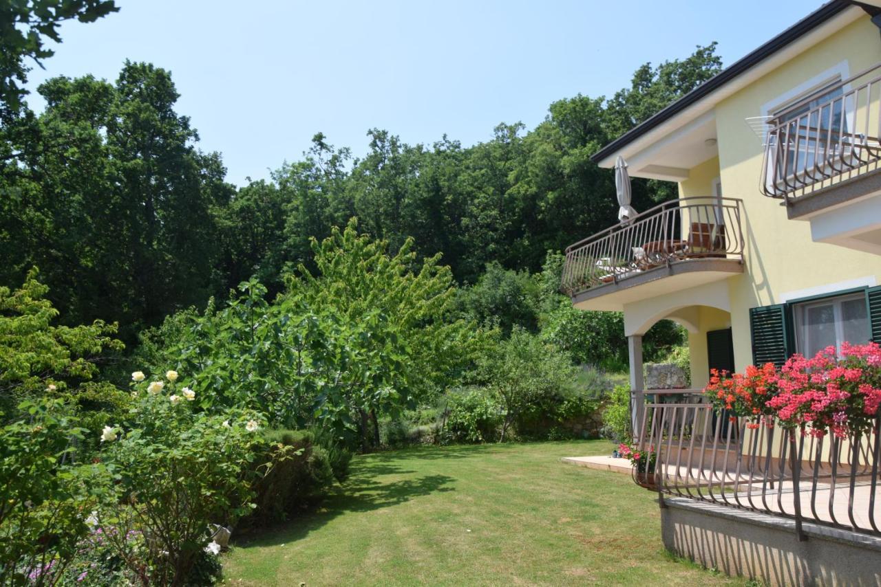 Apartments Sandra Brseč Exterior foto