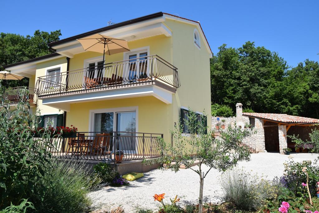 Apartments Sandra Brseč Exterior foto