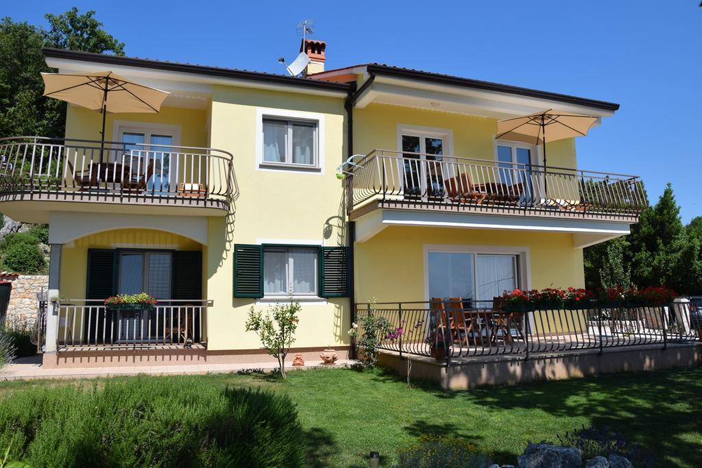 Apartments Sandra Brseč Exterior foto