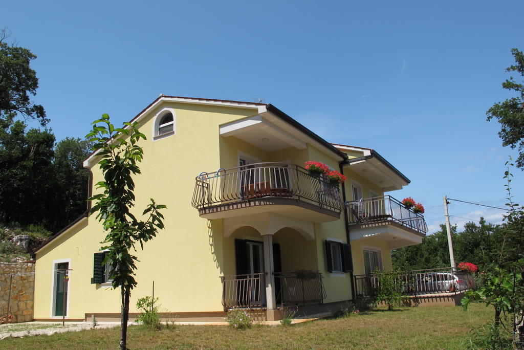 Apartments Sandra Brseč Exterior foto